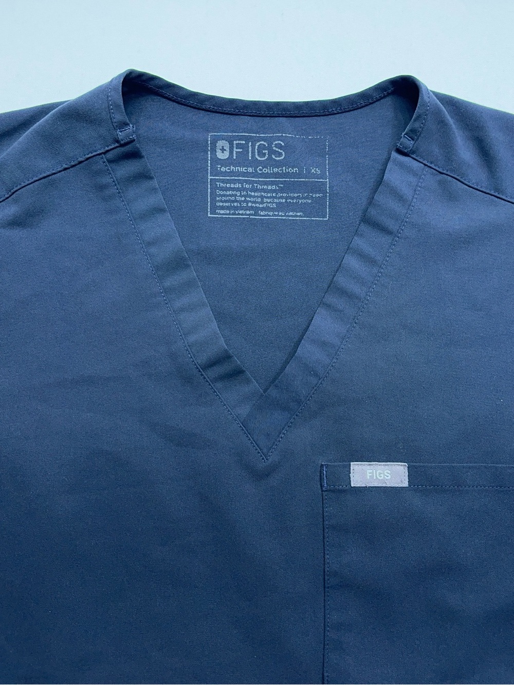 Figs Catarina One Pocket Scrub Top Womens Size XS in Gunmetal Gray